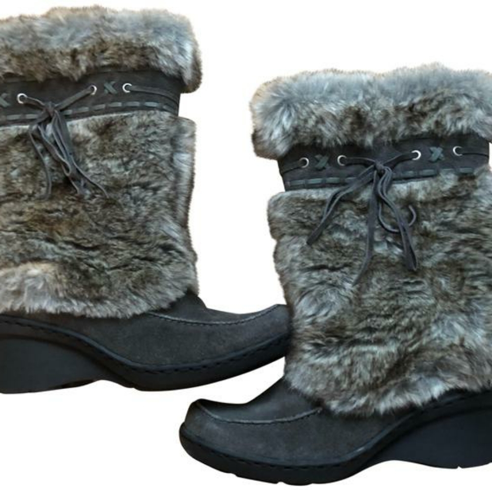 Baretraps Black Wedge Faux Gray Fur Boots NWOT